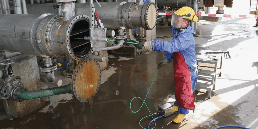 Промывка теплообменников сульфаминовой кислотой: как продлить жизнь оборудования и сэкономить на платежах