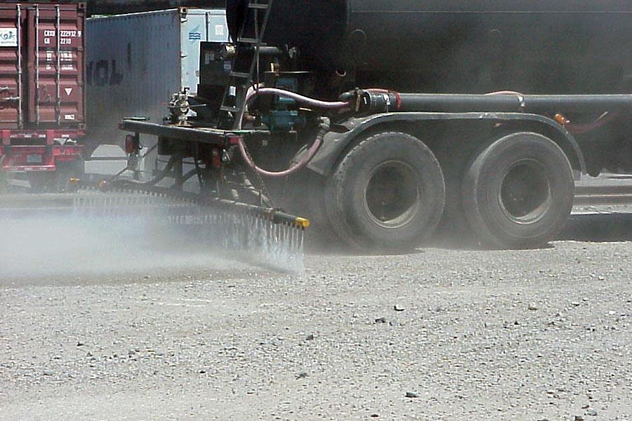 Как избавиться от пыли на дорогах на 90%: преимущества и технология применения Кальция хлористого технического